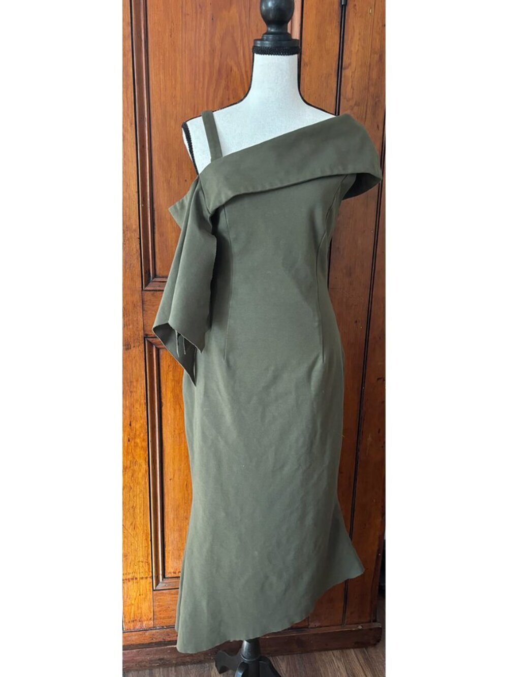 Elliatt Olive Green One Shoulder Maxi Dress | Size Medium